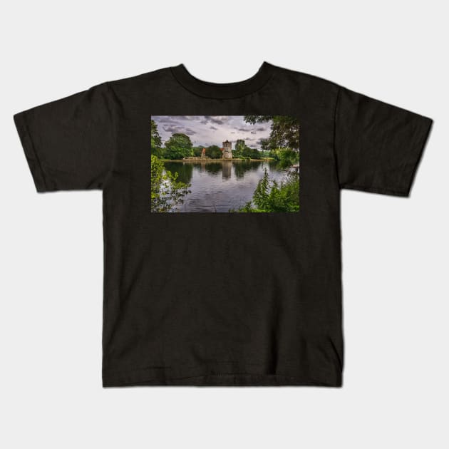 The River Thames At Bisham Kids T-Shirt by IanWL
